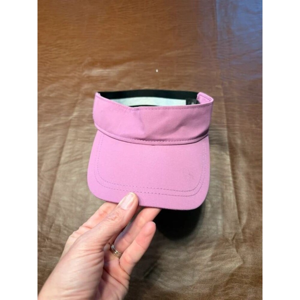 Woman’s Slazenger golf visor